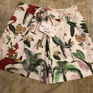 Vilagallo Spanish brand Pleated printed shorts